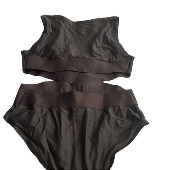 H&M med V-neck swimsuit. Two-part section at back, cut-out sections at sides - Picture 9 of 11